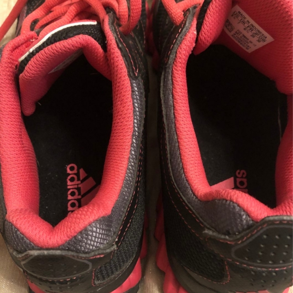 Adidas - Picture 4 of 7